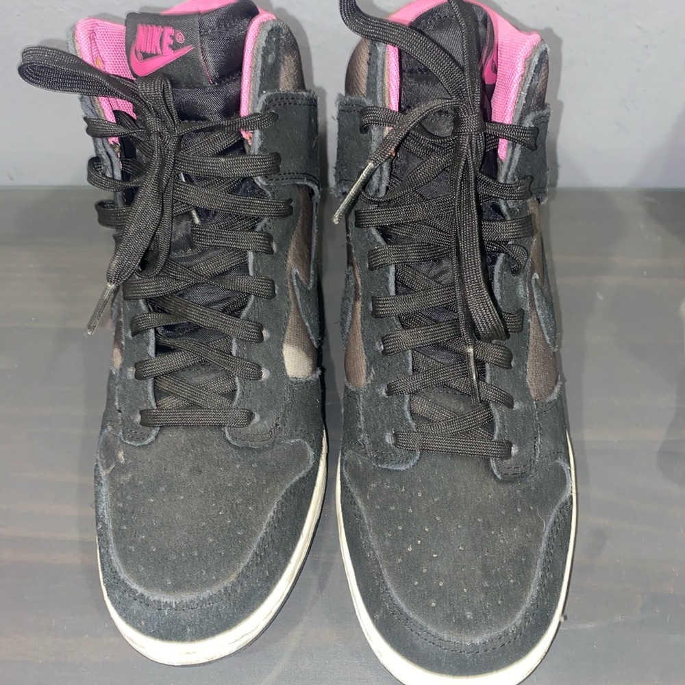 Nike wedge sneaker color: black gray pink size:8